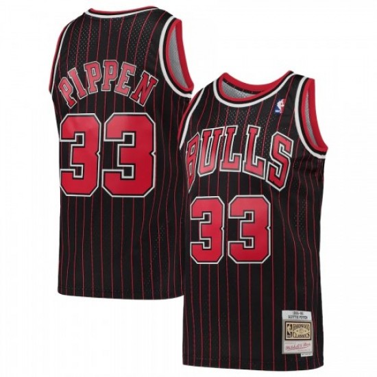 Men's Chicago Bulls Scottie Pippen #33 Throwback Mitchell & Ness Black Hardwood Classics 95-96 Swingman Jersey