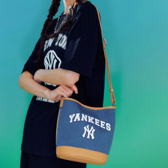 Varsity Basic Canvas Bucket Bag NEW YORK YANKEES